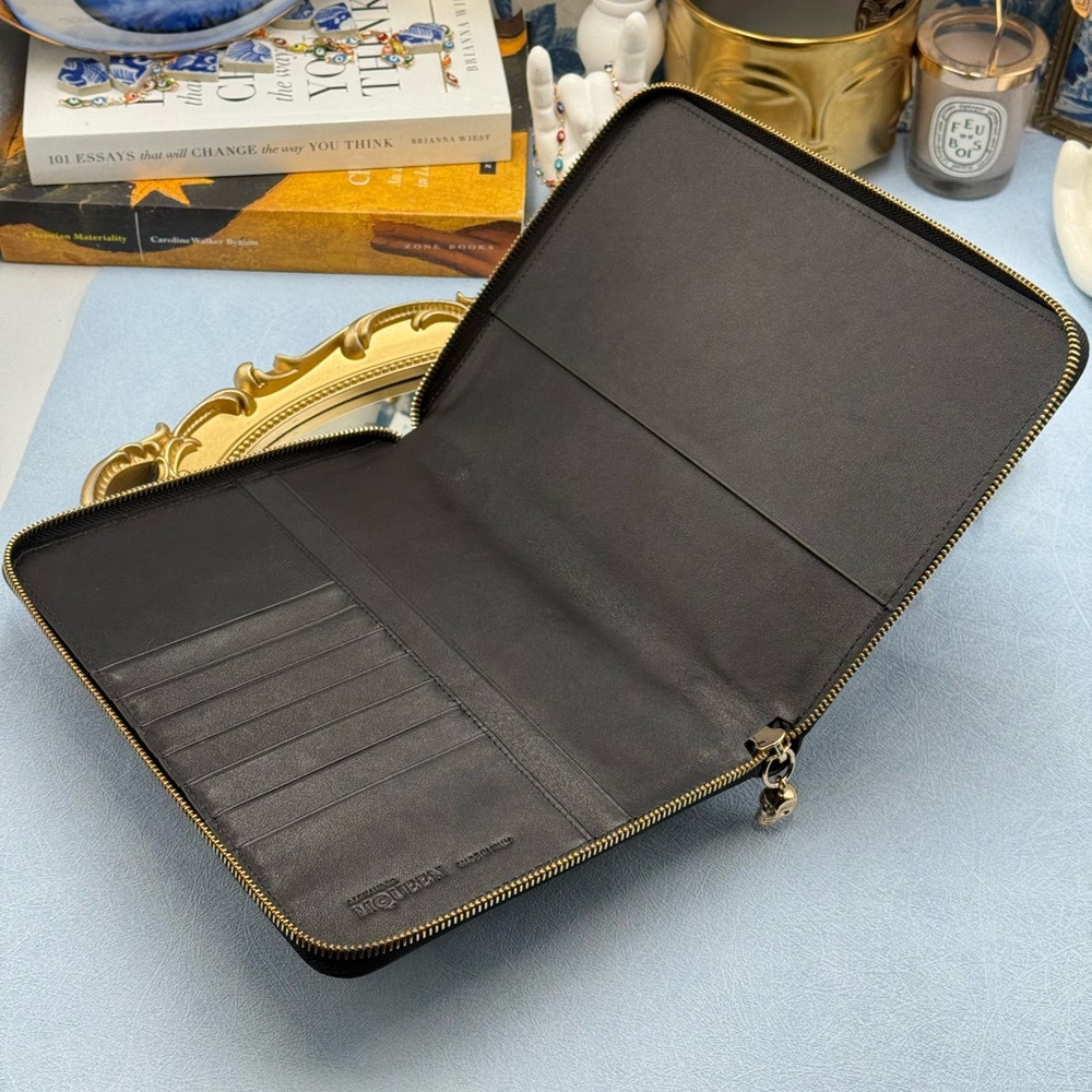 🆕 ALEXANDER MCQUEEN 🧿 NWOT Skull Embossed Leather Zip Portfolio / Agenda, Gold - Picture 9 of 14